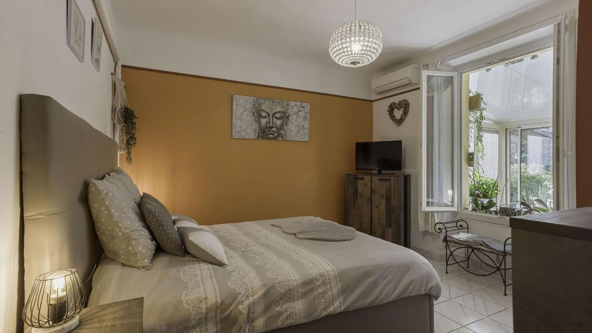 קאן La Maison Fleurie By Halldis 0*,  צרפת