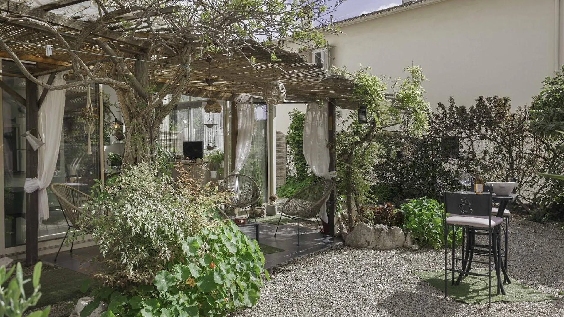 La Maison Fleurie By Halldis Cannes