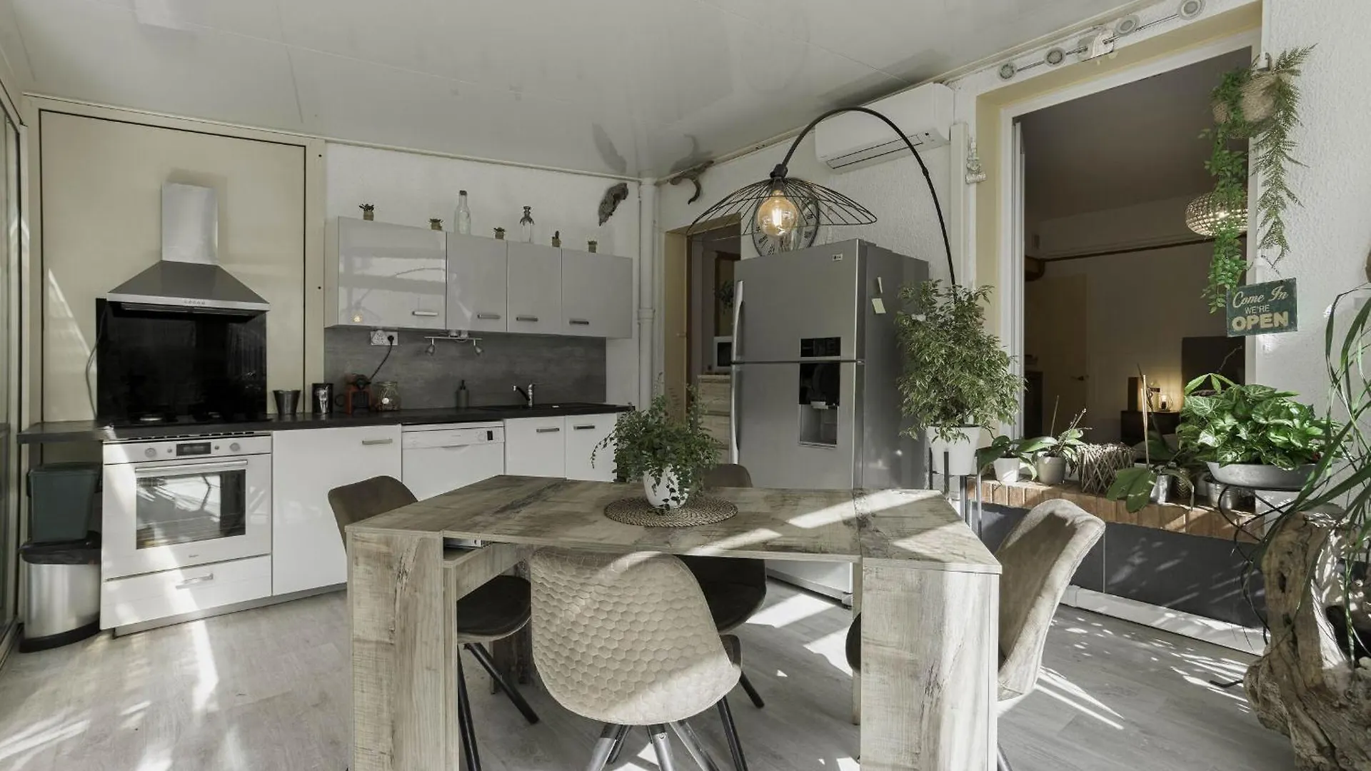 La Maison Fleurie By Halldis Cannes