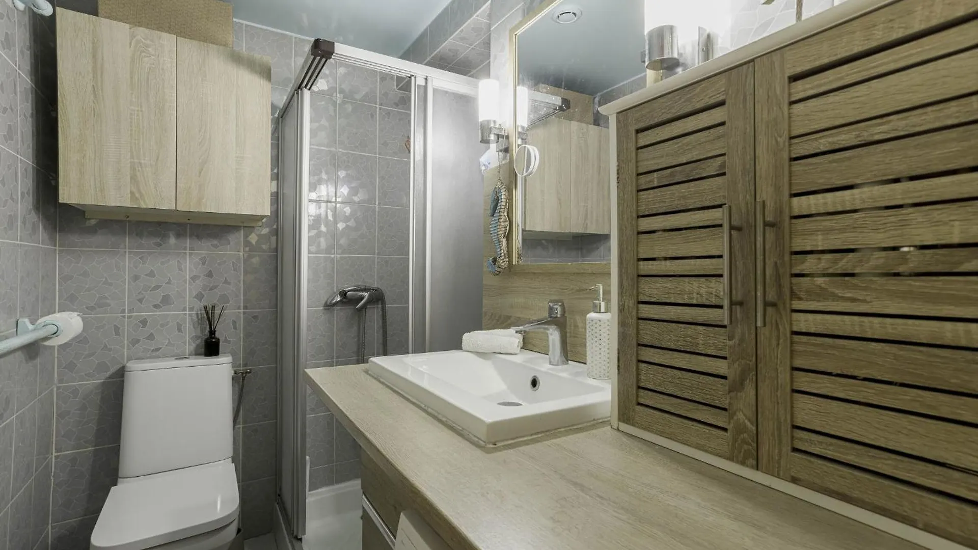 La Maison Fleurie By Halldis Cannes Apartment